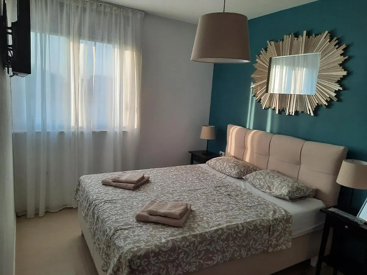 Apartman Enjoy Pula - New Apt With Terrace And Free Parking Garage Horvátország