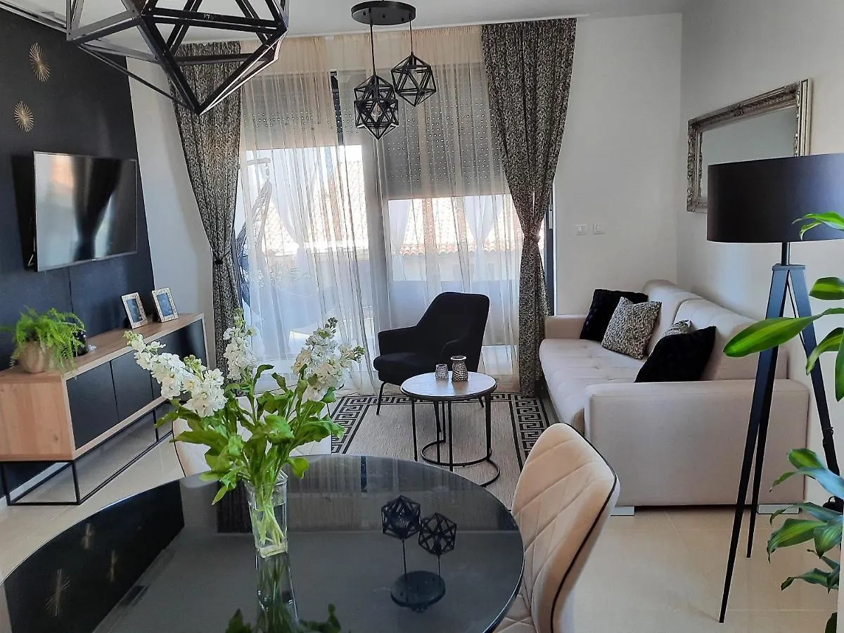 Apartman Enjoy Pula - New Apt With Terrace And Free Parking Garage