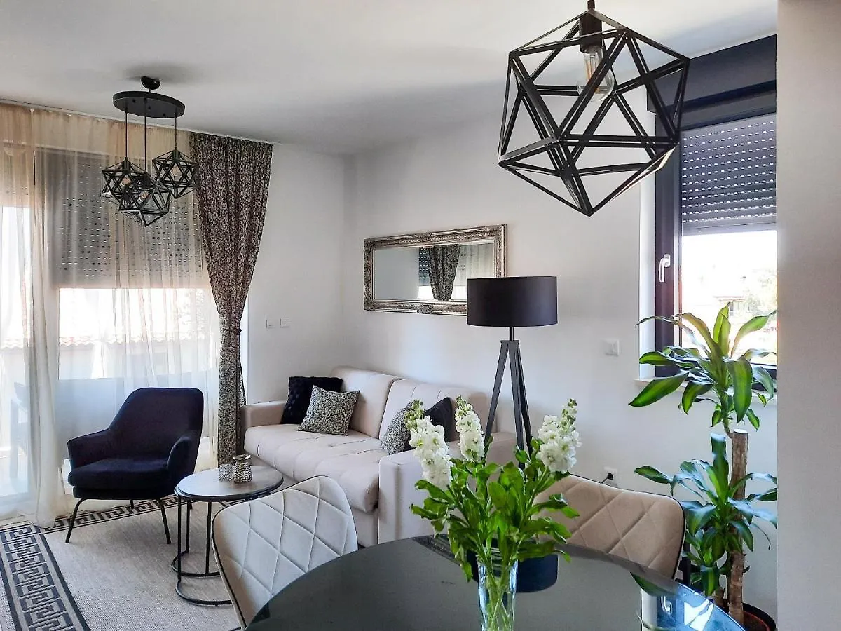 Enjoy Pula - New Apt With Terrace And Free Parking Garage